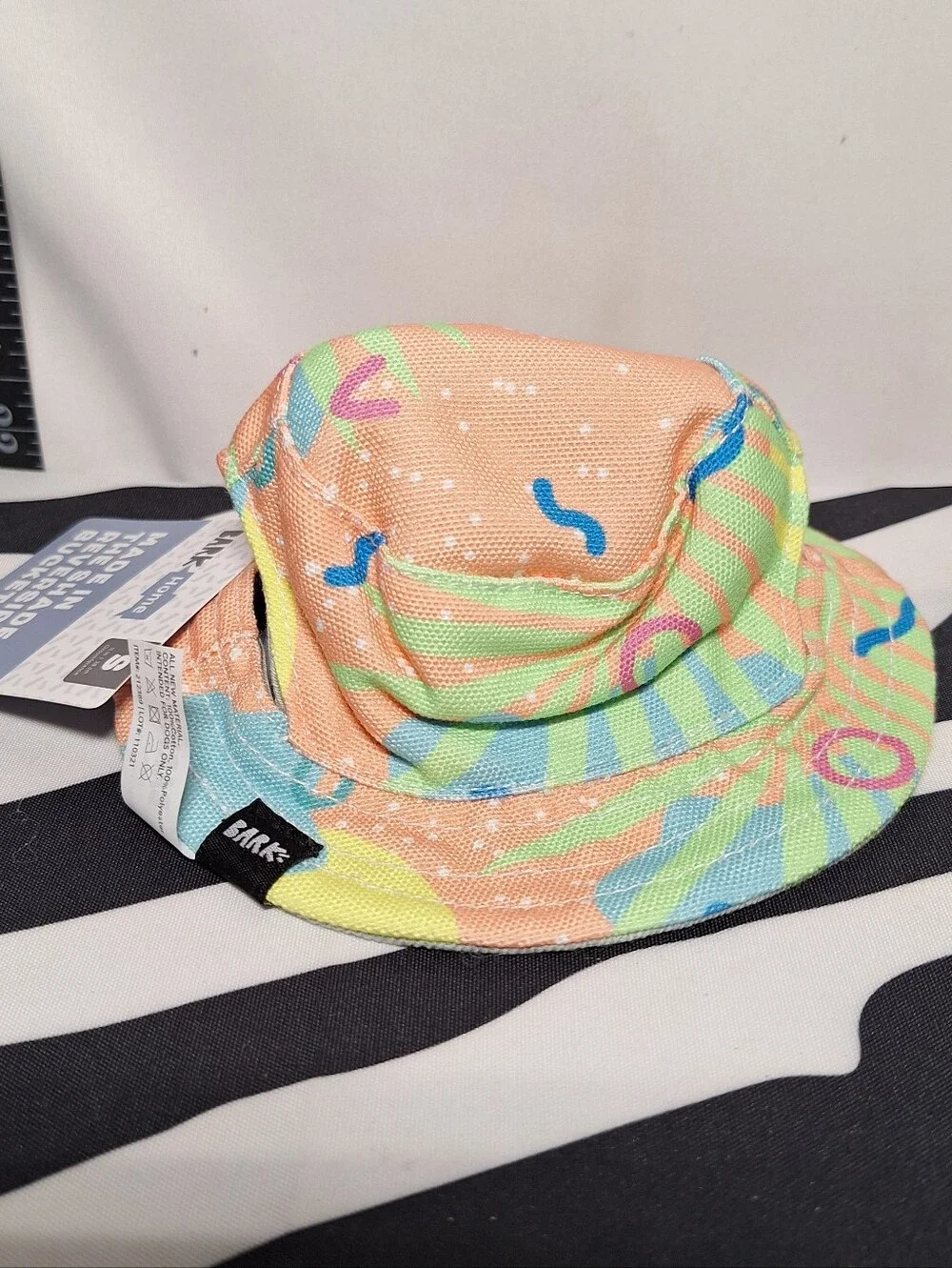 NWT Bark Made In The Shade Reversable Bucket Hat